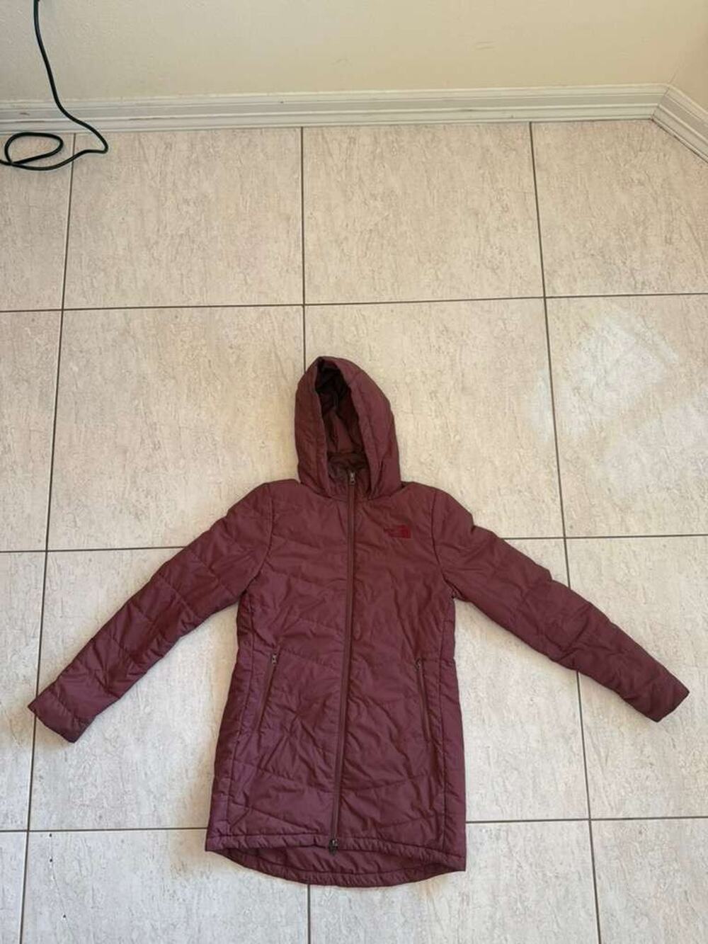 The North Face Women's Hooded Insulated Parka Jacket Burgundy Size Small S